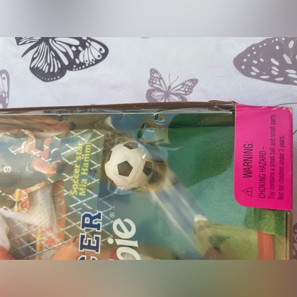 Vintage Soccer Barbie Doll - FIFA - Picture 6 of 12